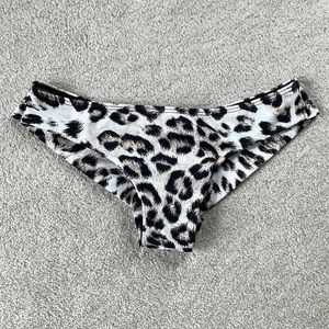 NWOT Maui Girl Hana Bottom leopard print